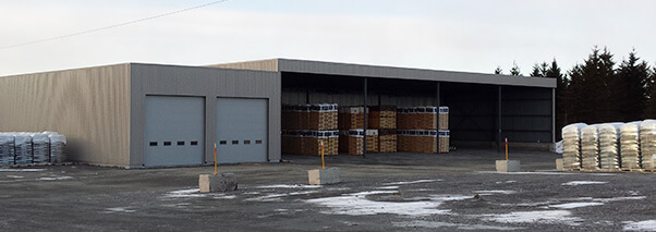 Construction d’un entrepôt, Construction of a warehouse | SBC Cedar bardeaux de cèdre, cedar shingles